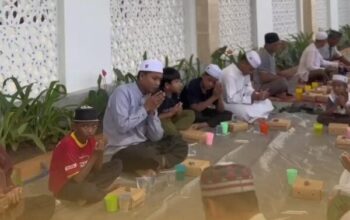 Indahnya Berbagi! Masjid Natabel Jannah Palangka Raya Adakan Buka Puasa