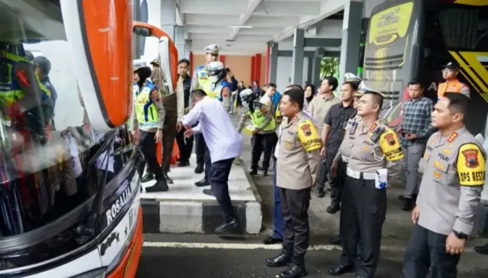 Jelang Arus Mudik, Kapolda Jateng Cek Kesiapan Terminal Mangkang Semarang