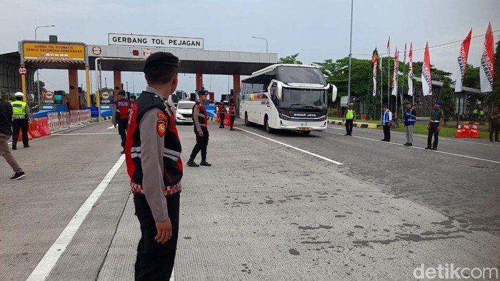 Jelang mudik, 1 juta lebih kendaraan diprediksi padati tol jateng