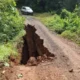 Jembatan penghubung di desa karang mas lamandau ambrol akibat hujan