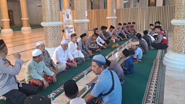 Jumat curhat kapolres jembrana di masjid baitul qodim, warga diajak