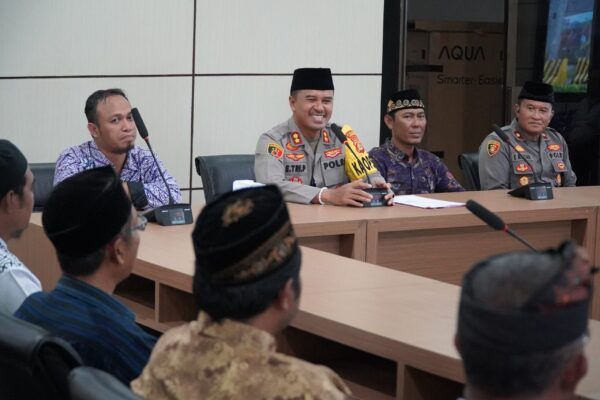 Jumat curhat di gilimanuk, kapolres jembrana pastikan kelancaran mudik dan