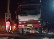 KA Terpaksa Gunakan Satu Jalur, Truk Tronton Mogok di Rel Pakis Klaten