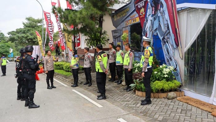 Kapolda jateng tinjau pos pengamanan mudik di rest area tol