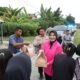 Kapolres grobogan bagikan takjil dan nasi kotak di tengah banjir