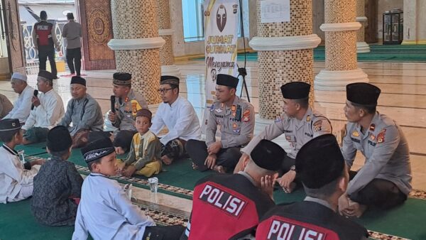 Kapolres jembrana gelar jumat curhat di masjid baitul qodim, serukan