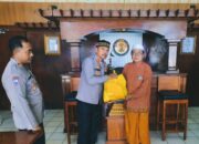 Program Minggu Kasih, Kapolres Jembrana Salurkan Bantuan ke Tokoh Agama