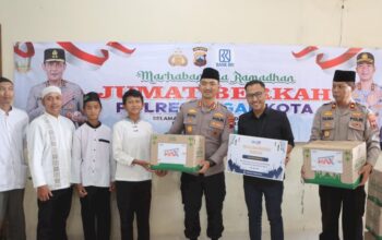 Kapolres tegal kota bersama jajaran berikan santunan untuk anak yatim