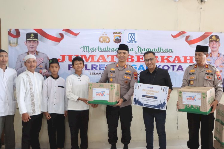 Kapolres tegal kota bersama jajaran berikan santunan untuk anak yatim