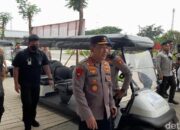 Di Tengah Isu PHK, Kapolri Puji Pabrik Sepatu Brebes yang Buka Lapangan Kerja