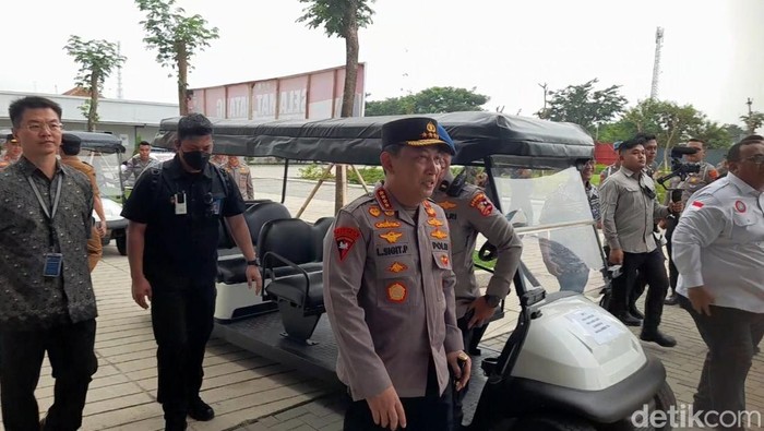 Kapolri apresiasi pabrik sepatu di brebes yang serap ribuan pekerja