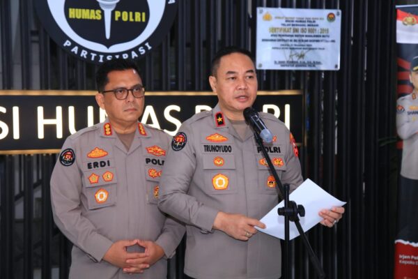 Kapolri tetapkan status gugur dan berikan kplb anumerta untuk 3