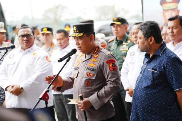 Kapolri tinjau bakti kesehatan “polri untuk masyarakat” di pt tah