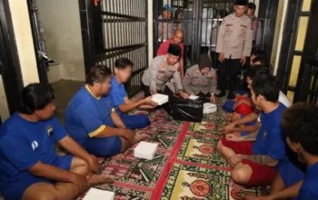 Kebersamaan di bulan ramadan, kapolres sukoharjo berbuka dengan tahanan