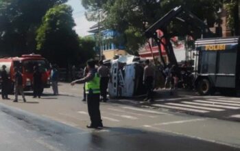 Kronologi truk terguling di jalan solo tawangmangu karanganyar