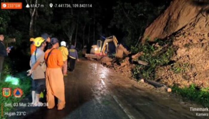 Ruas Sawangan-Kaliwiro Terdampak Longsor, Akses Jalan Terganggu