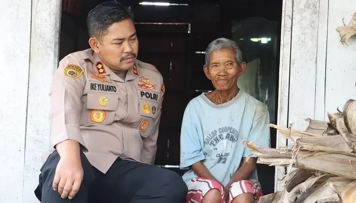 Kapolres Grobogan Bantu Mbah Juminah, Nenek Disabilitas yang Kehilangan Tabungan