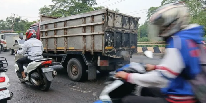 Mudik lewat jateng? waspadai 23 titik jalan berlubang yang rawan