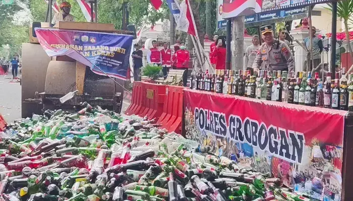 Operasi Pekat di Grobogan, Polisi Musnahkan Ribuan Botol Miras Secara Massal