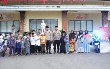 Peduli sesama, polres jembrana santuni anak yatim di bulan ramadan