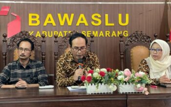 Pengawas tps meninggal saat bertugas, bawaslu kabupaten semarang beri santunan