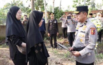 Penghormatan untuk polisi gugur, jenderal serahkan surat kplb