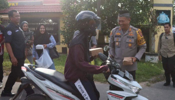 Pererat Kebersamaan, Polisi dan Wartawan Lamandau Gelar Aksi Sosial di RamadanPolisi dan Wartawan Lamandau Kompak Berbagi, Tebarkan Kebaikan di Ramadan