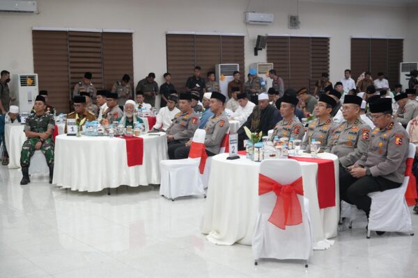 Pererat silaturahmi, kapolri hadiri buka puasa dengan tokoh banten