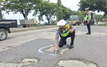 Persiapan mudik 2025, polisi tandai jalan berlubang di pantura kudus