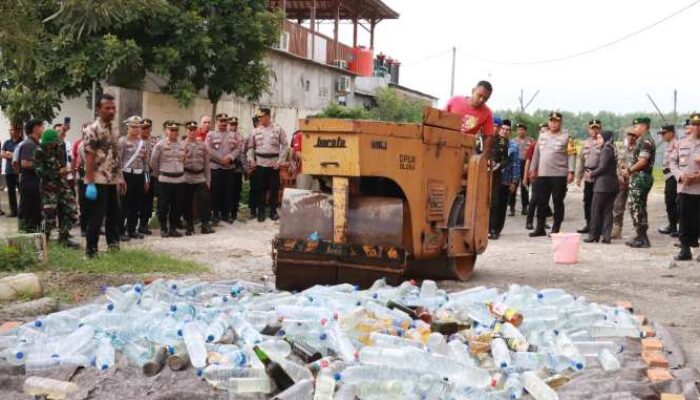 Polres Blora Musnahkan Ribuan Botol Minuman Keras Hasil Operasi Pekat