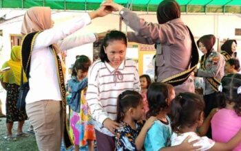 Polres grobogan hadir untuk anak pengungsi, bermain dan berbagi kebahagiaan