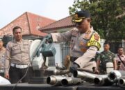 Polres kebumen musnahkan knalpot brong hasil razia