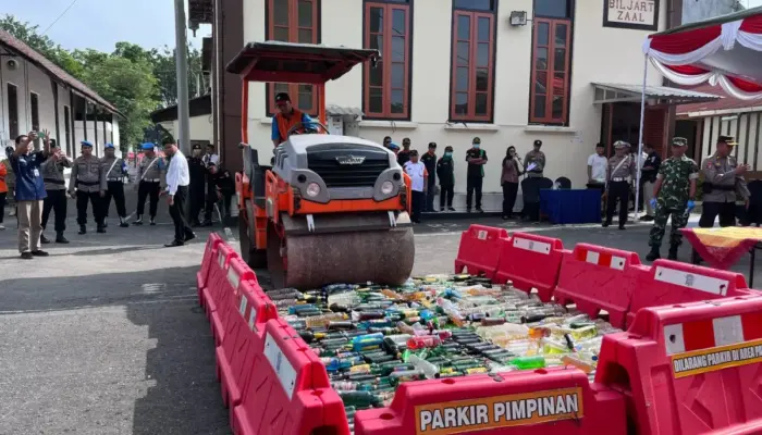 Polres Magelang Kota Musnahkan 683 Botol Miras Hasil Razia