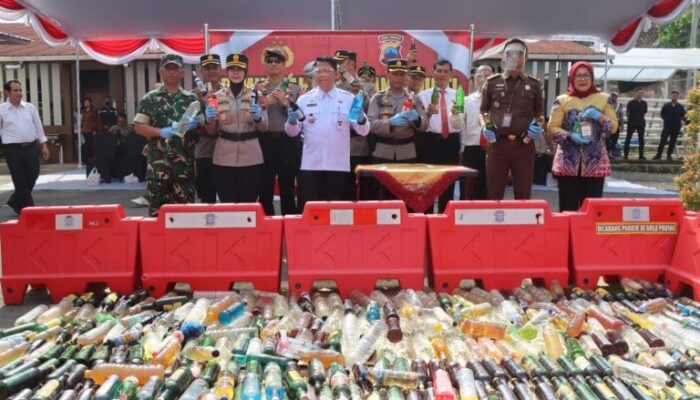 Polres Magelang Kota Musnahkan Barang Bukti Miras Jelang Lebaran Idul Fitri