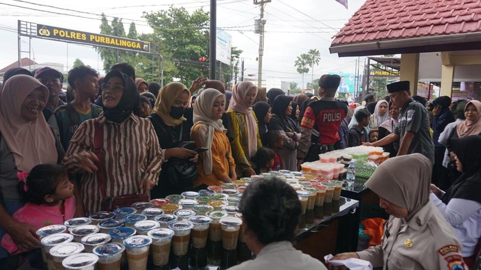 Polres purbalingga hadirkan bazar ramadan, takjil rp 1.000 dan sembako