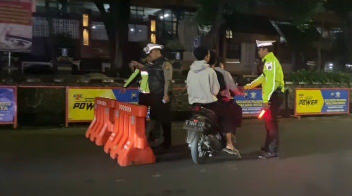 Polresta malang kota amankan ratusan motor dalam patroli blue light