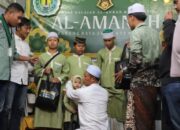 Polresta malang kota bersama mahasiswa berbagi santunan dalam safari ramadhan