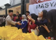 Polresta Malang Kota Gandeng Mahasiswa dalam Aksi Berkah Ramadan, Takjil Dibagikan