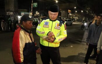 Polresta malang kota gelar sahur on the road, mahasiswa ikut