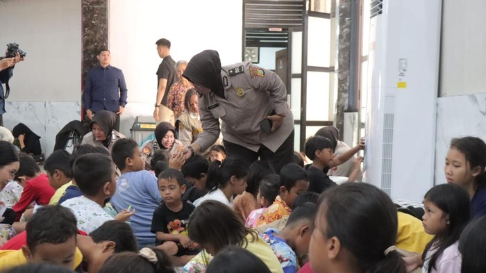 Polri beri trauma healing ke anak anak korban banjir di jaktim