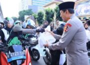 Polri dan Media Bersinergi Berbagi Takjil Serentak di Seluruh Indonesia