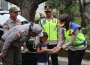 Promosikan layanan 110, polres magelang kota berbagi 200 takjil ke