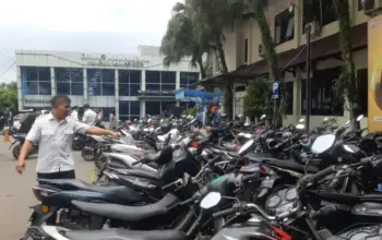 Puluhan orang datangi polresta malang kota untuk ambil motor pasca