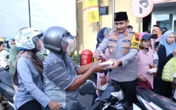 Ramadan penuh berkah, polres jepara berikan takjil untuk masyarakat