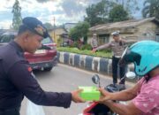 Ramadhan penuh berkah, brimob kalteng dan polres lamandau tebar takjil