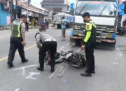 Rembang geger, tronton tabrak tiga motor yang berhenti di lampu