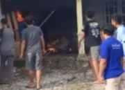 Rumah warga di ngaliyan semarang terbakar, anak anak bermain petasan?