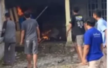 Rumah warga di ngaliyan semarang terbakar, anak anak bermain petasan?