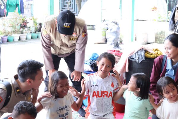 Ssdm polri gelar trauma healing untuk korban banjir di tambun