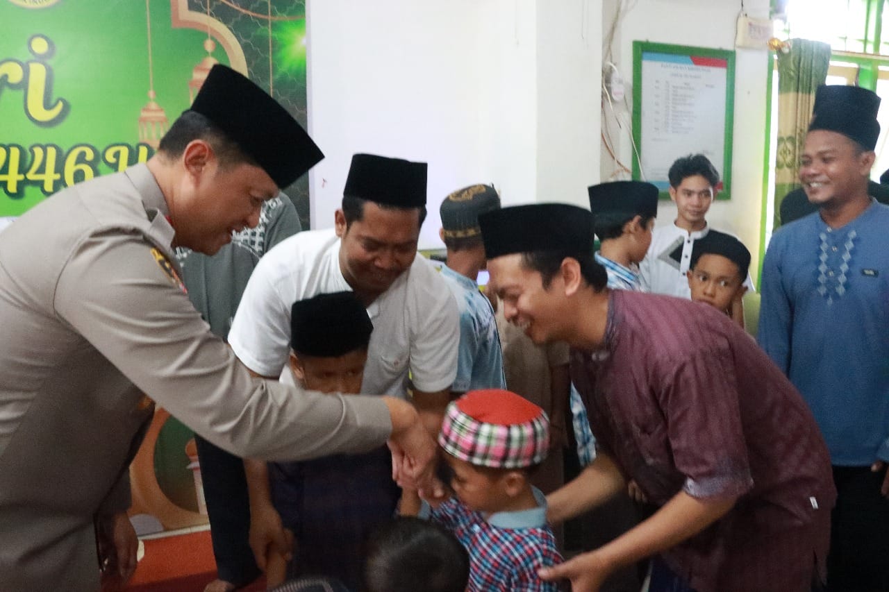 Safari ramadan di polres barut, kapolda kalteng beri santunan dii